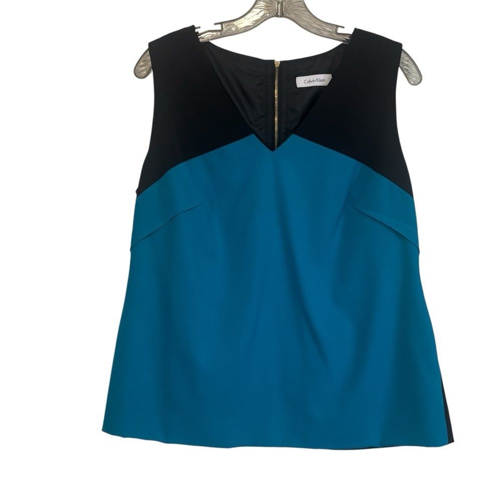 Calvin Klein Women's Lagoon Blue and Black V Neck Sleeveless Blouse LARGE